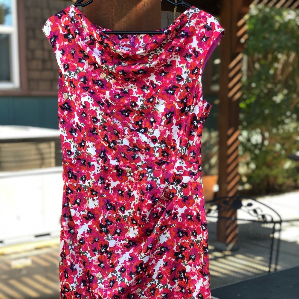 Ann Taylor Size 6 floral ruched dress!